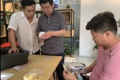 出一臺手持三元催化 好兆頭決定生意興隆